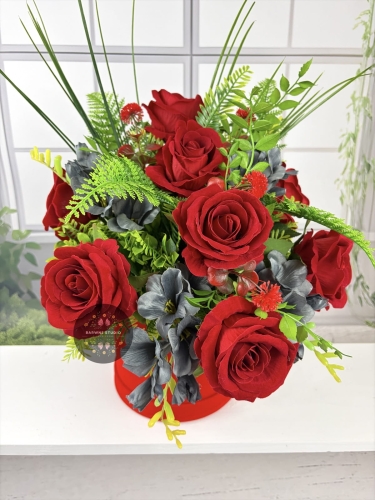 Flowerbox-czerwony-czerwone-roze